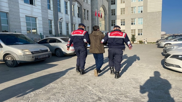 Cezaevinden firar eden hükümlüye uyuşturucu satışı yaparken suçüstü