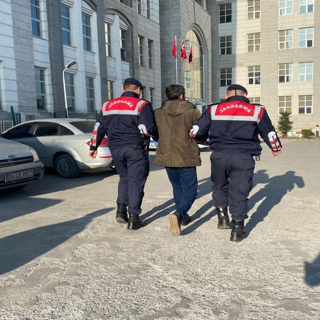 Cezaevinden firar eden hükümlüye uyuşturucu satışı yaparken suçüstü