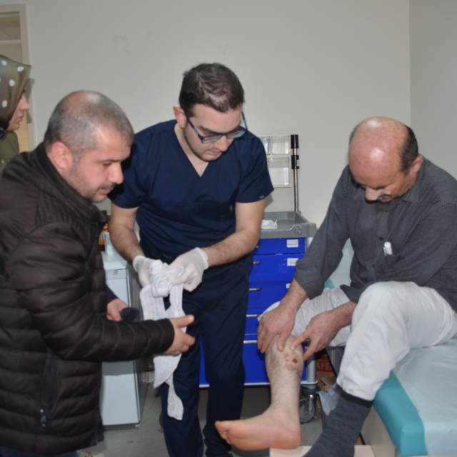 Muş'ta sahipsiz köpeğin saldırısında yaralanan kişinin tedavisi sürüyor