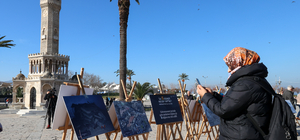 İzmir'de, depremlerin birinci yılında sergi açıldı, anma etkinliği düzenlen...