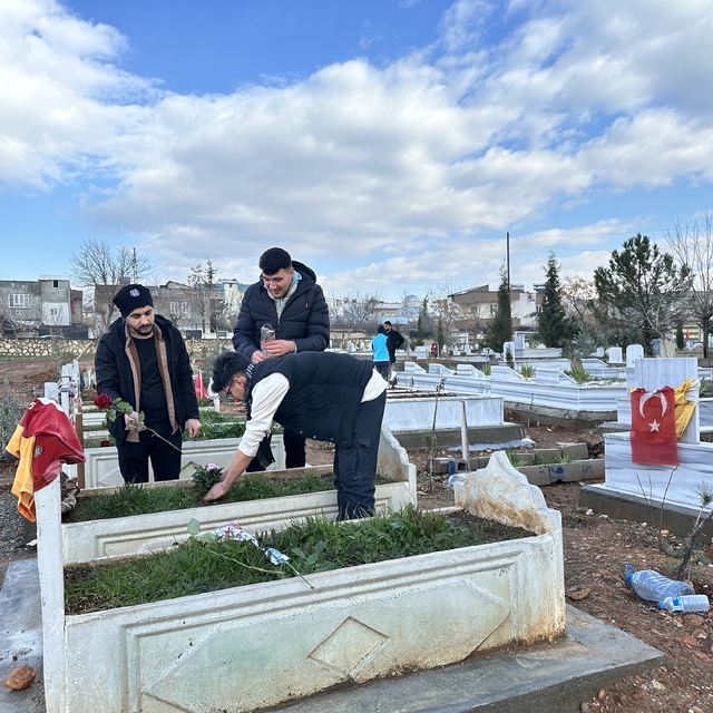 Kahta'da depremde hayatını kaybedenler için anma programı düzenlendi