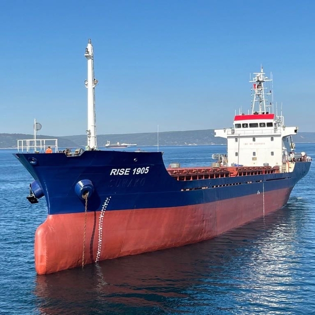 Çanakkale Boğazı'nda arızalanan gemi güvenli bölgeye demirletildi