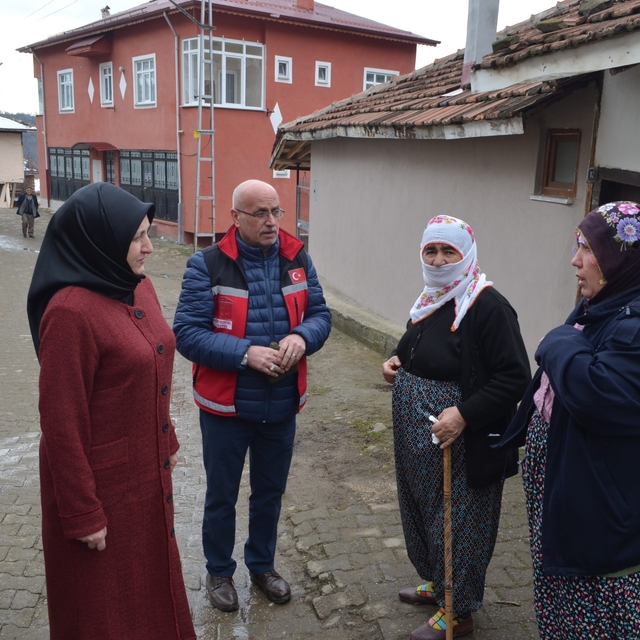 Aile ve Sosyal Hizmetler İl Müdürü Boztaş, Günebakan köyünü ziyaret etti