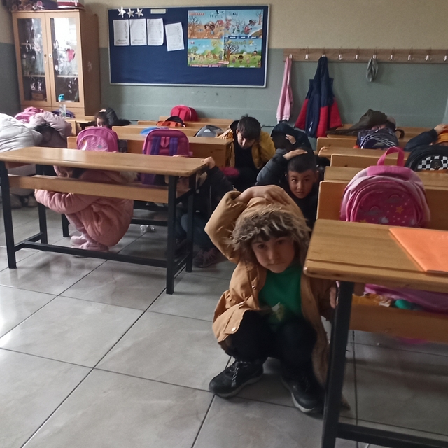 Yeşilyurt'ta 6 Şubat depremlerinin birinci yılında okullarda deprem tatbika...