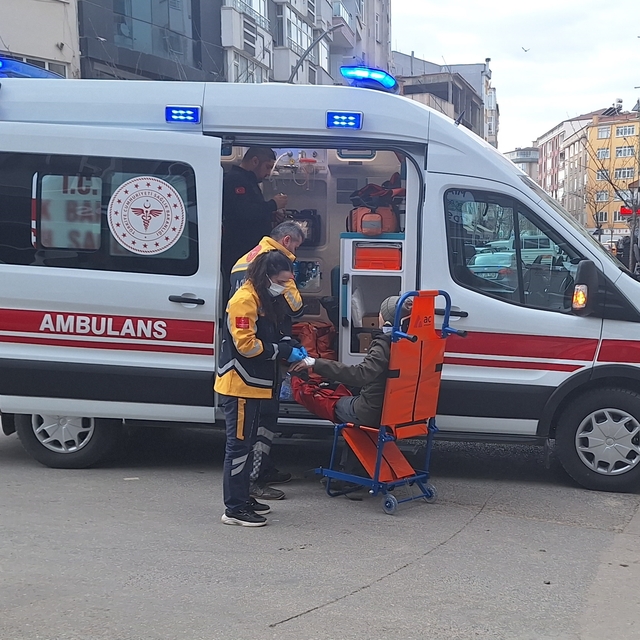 Samsun'da motosikletin çarptığı 2 kişi yaralandı