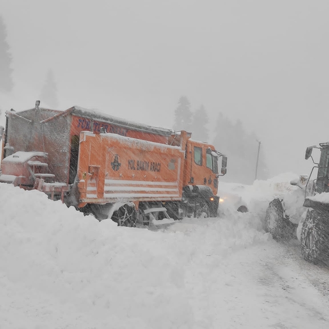 Artvin-Ardahan kara yolu kar nedeniyle ulaşıma kapandı