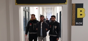 Kocaeli'de okul bahçesindeki bıçaklı saldırıda yaralanan kişi öldü