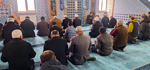 Hafik'te, depremlerde hayatını kaybedenler için mevlit okutuldu