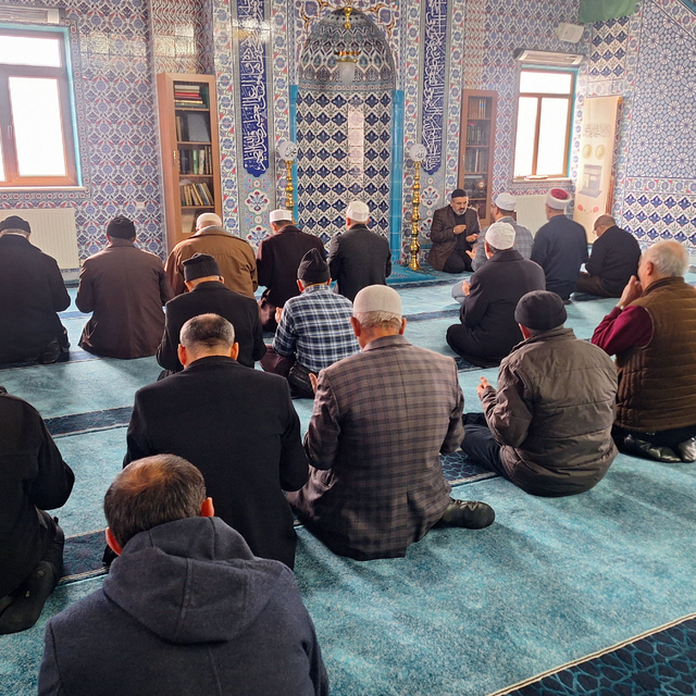 Hafik'te, depremlerde hayatını kaybedenler için mevlit okutuldu