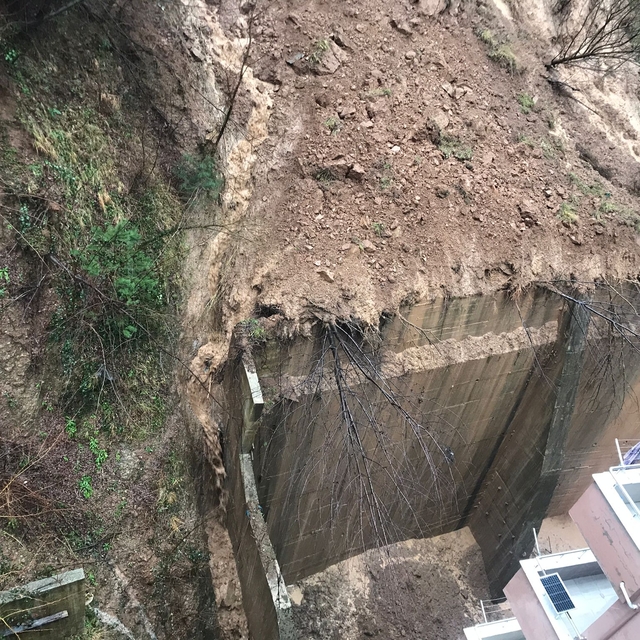 Artvin'de heyelan riski nedeniyle 3 bina boşaltıldı