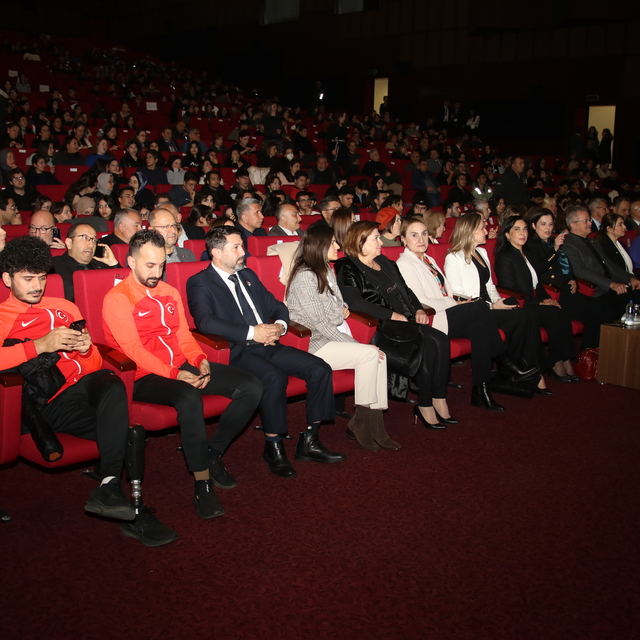 Depremlerde yaşamını yitirenler Çukurova Üniversitesinde anıldı