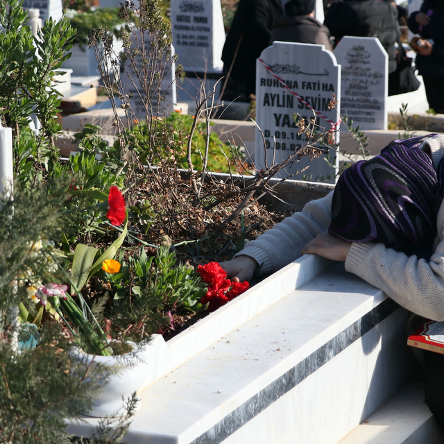 İskenderun'da depremlerde hayatını kaybedenler anıldı