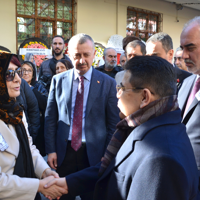 "Devlet sporcusu" unvanlı başpehlivan Aydın Demir, son yolculuğuna uğurland...