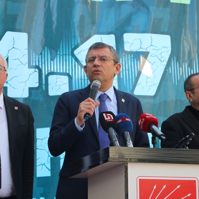 CHP Genel Başkanı Özel, 7,7 büyüklüğündeki depremin merkez üssü Pazarcık'ta...