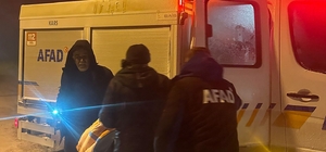 Kars'ta kar ve tipi nedeniyle yolda mahsur kalan 3 kişi kurtarıldı