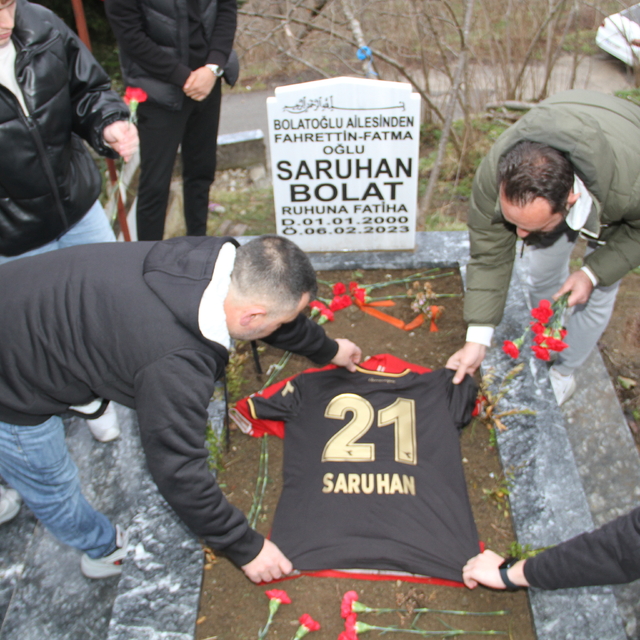 Giresunspor'dan, 6 Şubat depreminde hayatını kaybeden futbolcu Bolat'ın ail...
