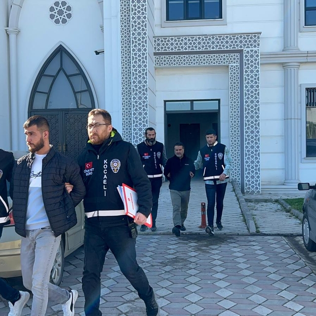 Çocuğunu almak için gittiği okulda bıçaklı saldırıya uğrayan veli öldü (3)