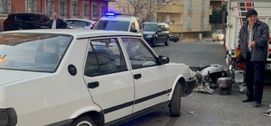 Kocaeli'de 2 kişinin yaralandığı trafik kazası güvenlik kamerasında