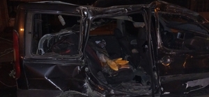 Samsun'da hafif ticari araç direğe çarptı: 1 ölü, 3 yaralı