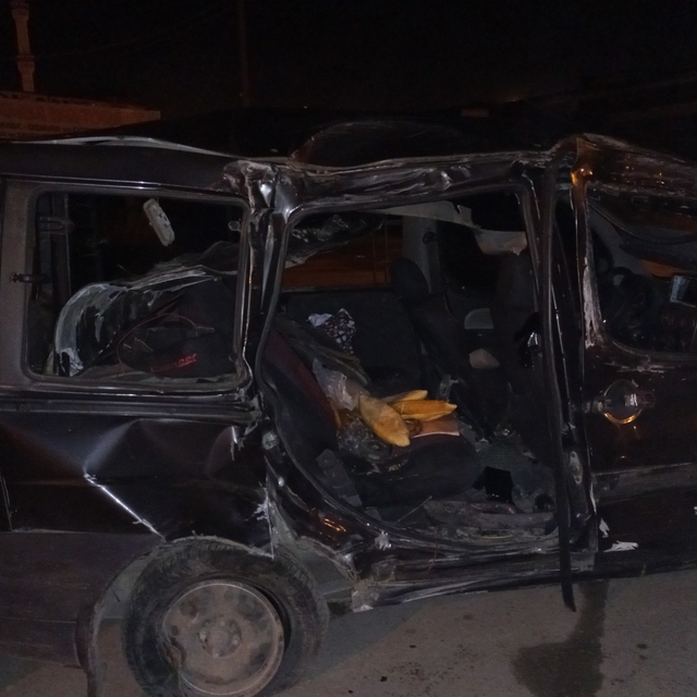 Samsun'da hafif ticari araç direğe çarptı: 1 ölü, 3 yaralı
