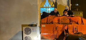 Artvin'de sağanak sele neden oldu; camide mahsur kalan cemaat kepçeyle kurtarıldı