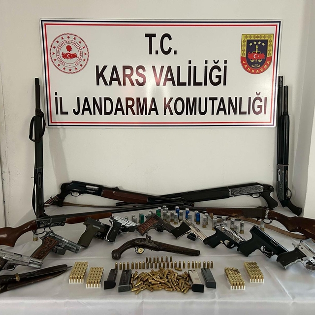 Kars´ta silah kaçakçılarına operasyon: 9 gözaltı