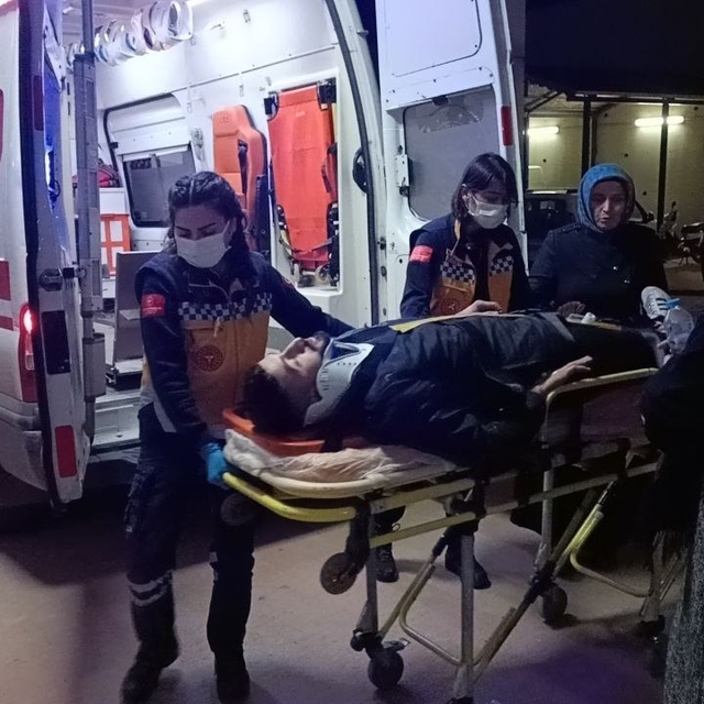 Bursa'da devrilen motosikletteki 2 kişi yaralandı