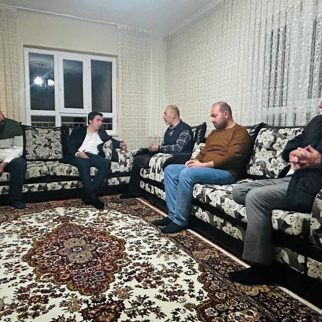 Karakeçili Kaymakamı Uludağ, depremlerde yaşamını yitirenlerin ailelerini z...