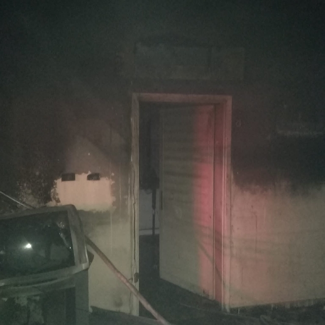 Adana'da tek katlı evde çıkan yangın hasara neden oldu