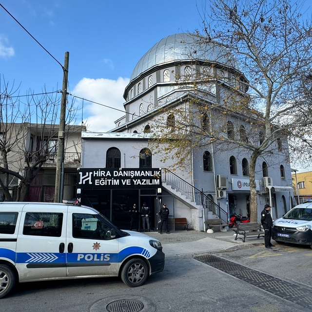 İzmir'de nitelikli dolandırıcılık iddiasıyla 30 zanlı hakkında gözaltı kara...