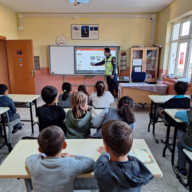 Edirne'de jandarmanın eğitim faaliyetleri sürüyor