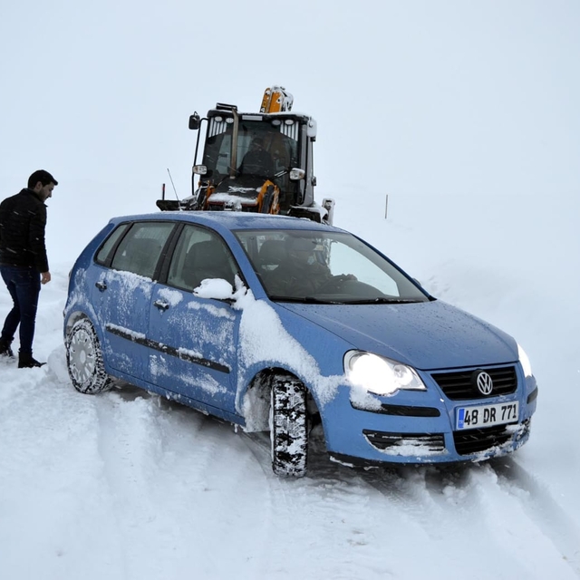Van, Muş ve Bitlis'te kar nedeniyle 298 yerleşim yerinin yolu kapandı