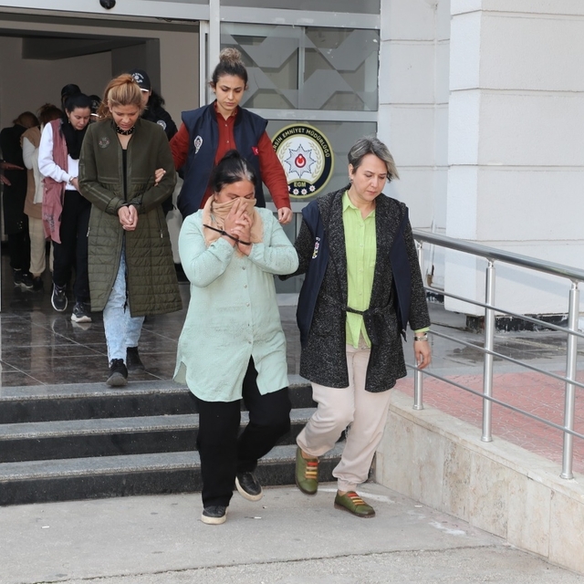 Mersin'de hırsızlık operasyonunda yakalanan 12 zanlıdan 8'i tutuklandı