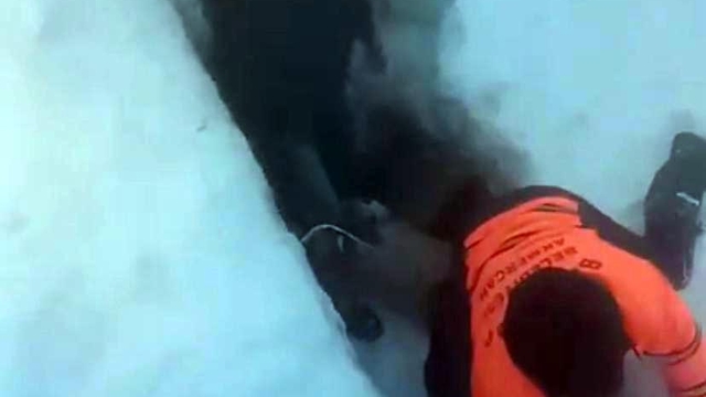 Ardahan'da 4 evin üzerine çığ düştü; 11 kişi kendi imkanlarıyla kurtuldu