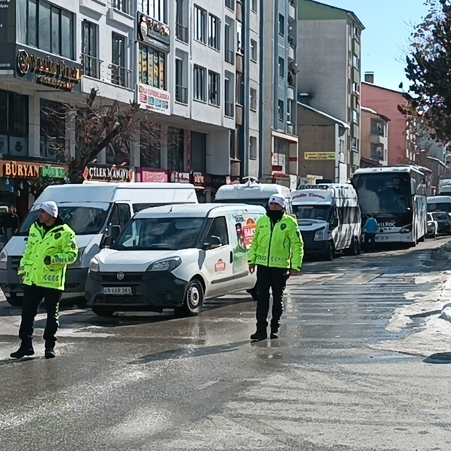 Bitlis'te şüpheli valiz fünye ile patlatıldı