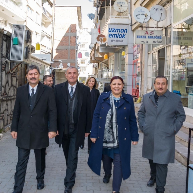 Kırşehir'de AK Parti heyeti esnafı ziyaret etti