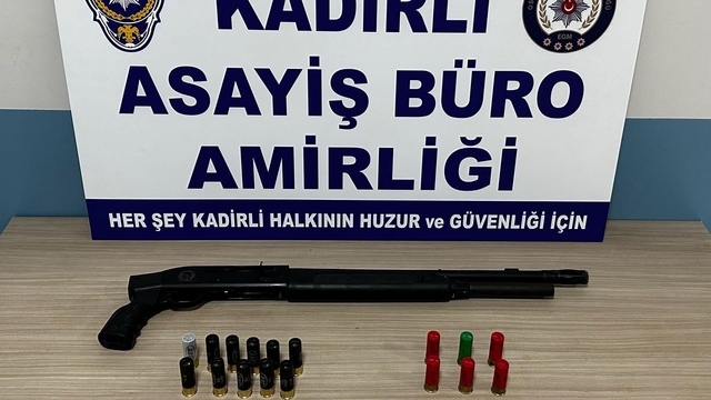 Kadirli'de asayiş uygulamalarında yakalanan 14 şüpheliden 3'ü tutuklandı