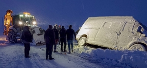 Van'da karla mücadele çalışması sürüyor