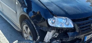 Konya'da hafif ticari araçla çarpışan motosikletteki 2 kişi yaralandı