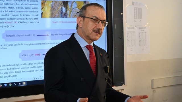 Vali Yavuz, İzmit İmam Hatip Lisesi'nde öğrencilerle buluştu