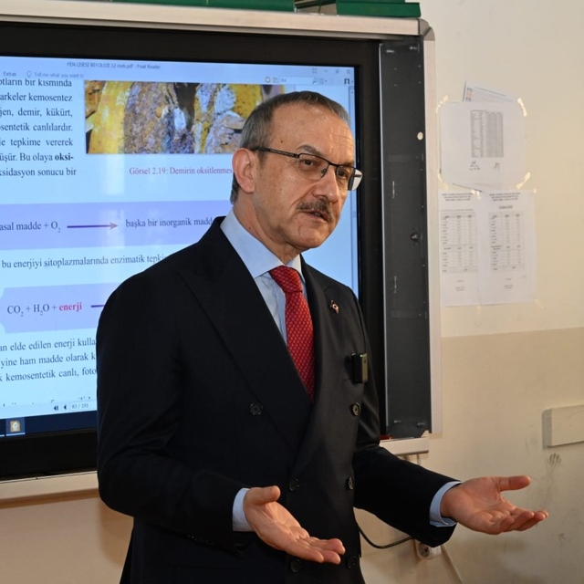 Vali Yavuz, İzmit İmam Hatip Lisesi'nde öğrencilerle buluştu