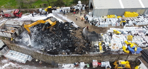 Bodrum'da açık alandaki inşaat izolasyon malzemeleri yandı