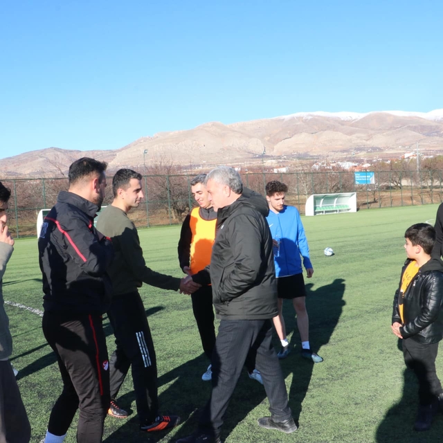 Baskil Belediye Başkanı Akmurat, Gençlerbirliği Spor Kulübü'nü ziyaret etti