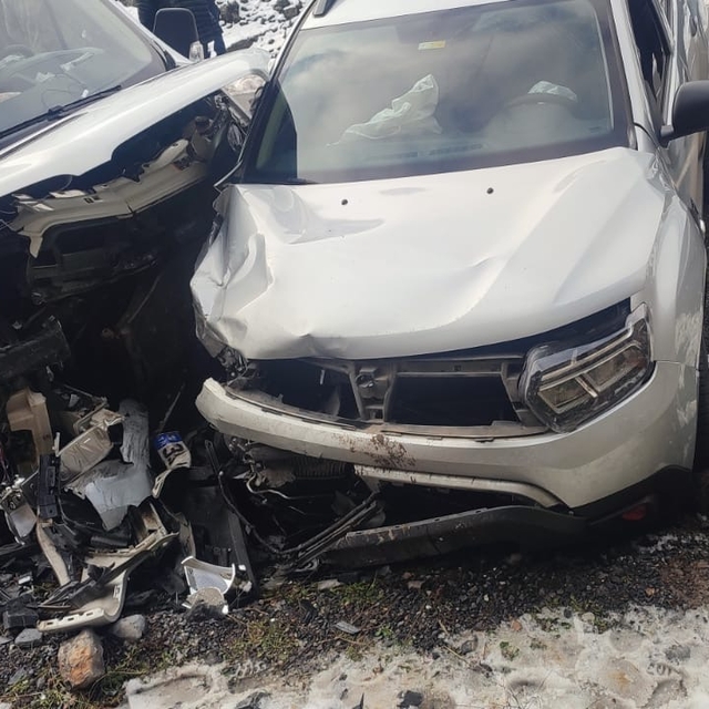 Şırnak'ta otomobil ile minibüsün çarpıştığı kazada 12 kişi yaralandı