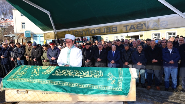 Artvin'de çığ altında kalan iş makinesi operatörünün cenazesi defnedildi