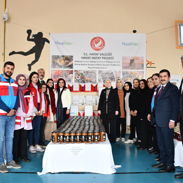 Aile ve Sosyal Hizmetler Bakan Yardımcısı Yenigün, Hatay'da üretici kadınla...