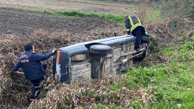 Osmaniye'de devrilen otomobilin sürücüsü yaralandı