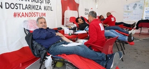 Toroslar'da belediye personeli Türk Kızılaya kan bağışladı