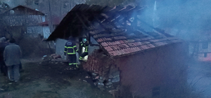 Kastamonu'da çıkan yangında bir ev ve 2 samanlık kullanılamaz hale geldi