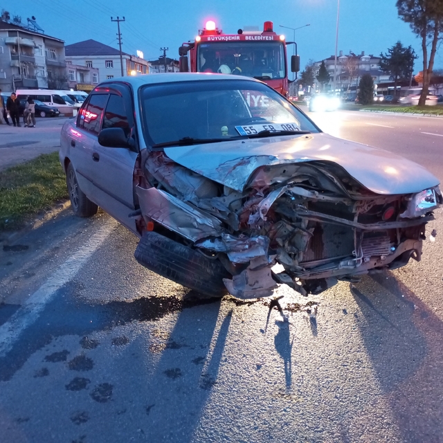 Samsun'da tıra çarpan otomobilin sürücüsü yaralandı